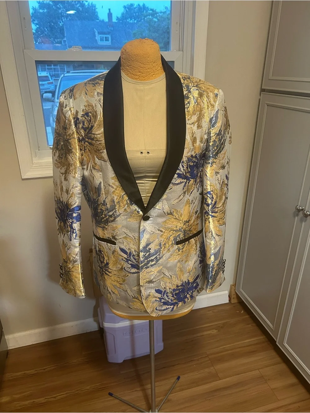 Gold & Blue Floral Shawl Lapel Blazer - Men Size Medium